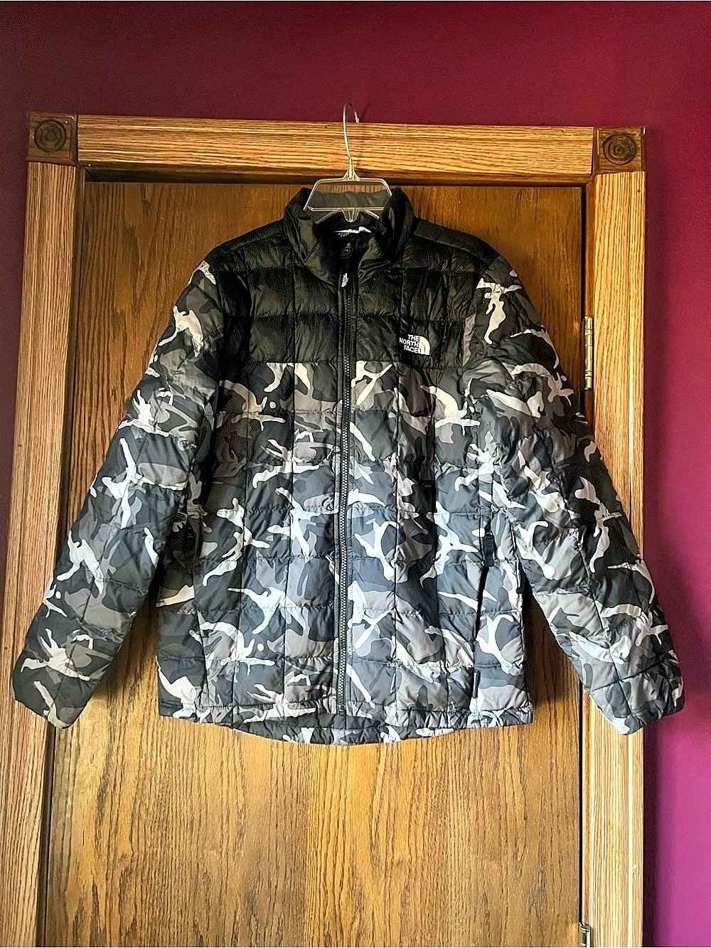 The North Face Nuptse Camo Puffer Jacket Boys size 14/16 A27